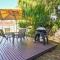 Beach Cottage. 100m to the beach 9minutes to Hot Springs. Pet Friendly