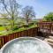 Mountain Ash Lodge with Hot Tub - Cupar