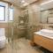 Nautilus Penthouse - Sleeps 8 - Lakefront - Walking Distance to Wanaka