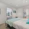 Chic Central Penthouse & Spa by Staysouth