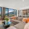 Chic Central Penthouse & Spa by Staysouth