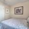 Cozy Oak Island House Less Than 1 Mi to Beaches!