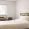 Econo Lodge Inn & Suites