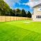 Glasgow Central Luxurious Villa - Spacious and Contemporary. 13 mins Drv to Glasgow City Centre. 6 bedrooms, 5 Bathrooms, Double Garage, E Car Charging, Huge Garden. Excellent Location, Golf Course minutes away. Corporate Clients Welcome! - Newton Mearns