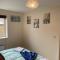 Exquisite Modern Homely 2 Bed Apartment with On-street Parking, Super Fast WIFI & 5 mins drive to Science & Business Parks - Cambridge