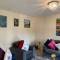Exquisite Modern Homely 2 Bed Apartment with On-street Parking, Super Fast WIFI & 5 mins drive to Science & Business Parks - Cambridge