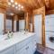 Peaceful Hideaway Treehouse near Little River Canyon