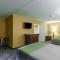 LoneStar Inn and Suites