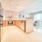 Distinguished 2BR at Harbour Views Tower 1 by Deluxe Holiday Homes - 迪拜