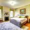 Bowling Green House with Shared Pool!