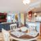 A Wave From It All by Oak Island Accommodations - أوك آيلاند