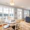 A Wave From It All by Oak Island Accommodations - أوك آيلاند