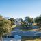 A Wave From It All by Oak Island Accommodations - أوك آيلاند