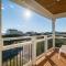 A Wave From It All by Oak Island Accommodations - أوك آيلاند