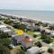 A Wave From It All by Oak Island Accommodations - أوك آيلاند