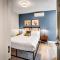 Two Bedroom - Queen in Both. Heart of Downtown Vista