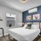 Two Bedroom-Queen in Master. Heart of Downtown Vista
