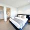 Deluxe 3 Bedroom Apartment in Southbank