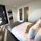 Deluxe 3 Bedroom Apartment in Southbank