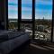 Deluxe 3 Bedroom Apartment in Southbank