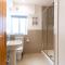 Super Central - Quiet - 2 Bedroom Cottage
