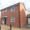 Three Bedroom Semi Detached House By Flipside Property Aylesbury Serviced Accommodation & Short Lets With Wifi & Parking - Aylesbury