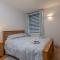 Sleeps 6 4 bedrooms 2 minute walk to the Square Hosted Happy Valley Cast