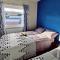 Sherlocks house -Entire house 4 spacious bedroom 9 beds Private free parking & WiFi TV Contractor Family & pets welcome