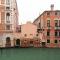 Explore Venice from a Sophisticated Hideaway in San Polo