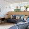The Cob at Venn Farm - Award Winning Architecture with Hot Tub Near Cornish Surf Beaches - 布德