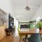 The Cob at Venn Farm - Award Winning Architecture with Hot Tub Near Cornish Surf Beaches - 布德