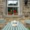 Characterful 2 bed cottage in excellent location