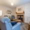 Sleeps 5 - 3 Bedrooms - walk to the square hosted Happy Valley cast