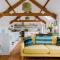 The Red Barn at Venn Farm - Gorgeous Upside-Down Barn on Smallholding Near Cornish Surf Beaches - 布德