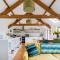 The Red Barn at Venn Farm - Gorgeous Upside-Down Barn on Smallholding Near Cornish Surf Beaches - 布德