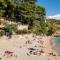 Beachfront Apartments Vala with a swimming pool - 奥瑞比克