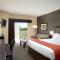 Holiday Inn Express & Suites Naples Downtown - 5th Avenue by IHG