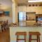 H13 Ocean Walk Resort 2bdrm 2 bath downstairs great beds Great view and always a great breeze - 圣西蒙斯岛