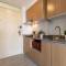 732 Express Condotel, 3 Minutes to Airport, with Gym & Pool FAST WI-FI, Free Netflix - Pusok