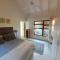 Bush house by the sea, Ponta Malongane
