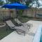 Cozy Blue house blocks from beach with Private Pool, BBQ, Backyard - Deerfield Beach