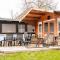 TRUTH für 5 - King Size Betten, Kamin, Garten, XXL Couch, Smart-TV