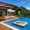 Casa alto padrão a 100 metros da praia brava