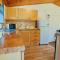 Rustic Fawn Lodge with Hot Tub for 4 - Resort Spa in Devon - 查德利