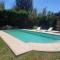 HABITACION CON PISCINA Y PARQUE en Chacras de Coria