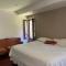 HABITACION CON PISCINA Y PARQUE en Chacras de Coria