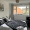 A Home from Home -2 Bed Flat & Free Driveway Parking