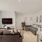 Modern 2 Bed Apartment By Station Square