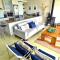 Modern Apartment with Jetty - 克尼斯纳
