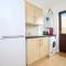 Detached House - Prime Location - Free Parking, Fast Wifi and Smart TVs with Sky TV and Netflix by Yoko Property - Milton Keynes